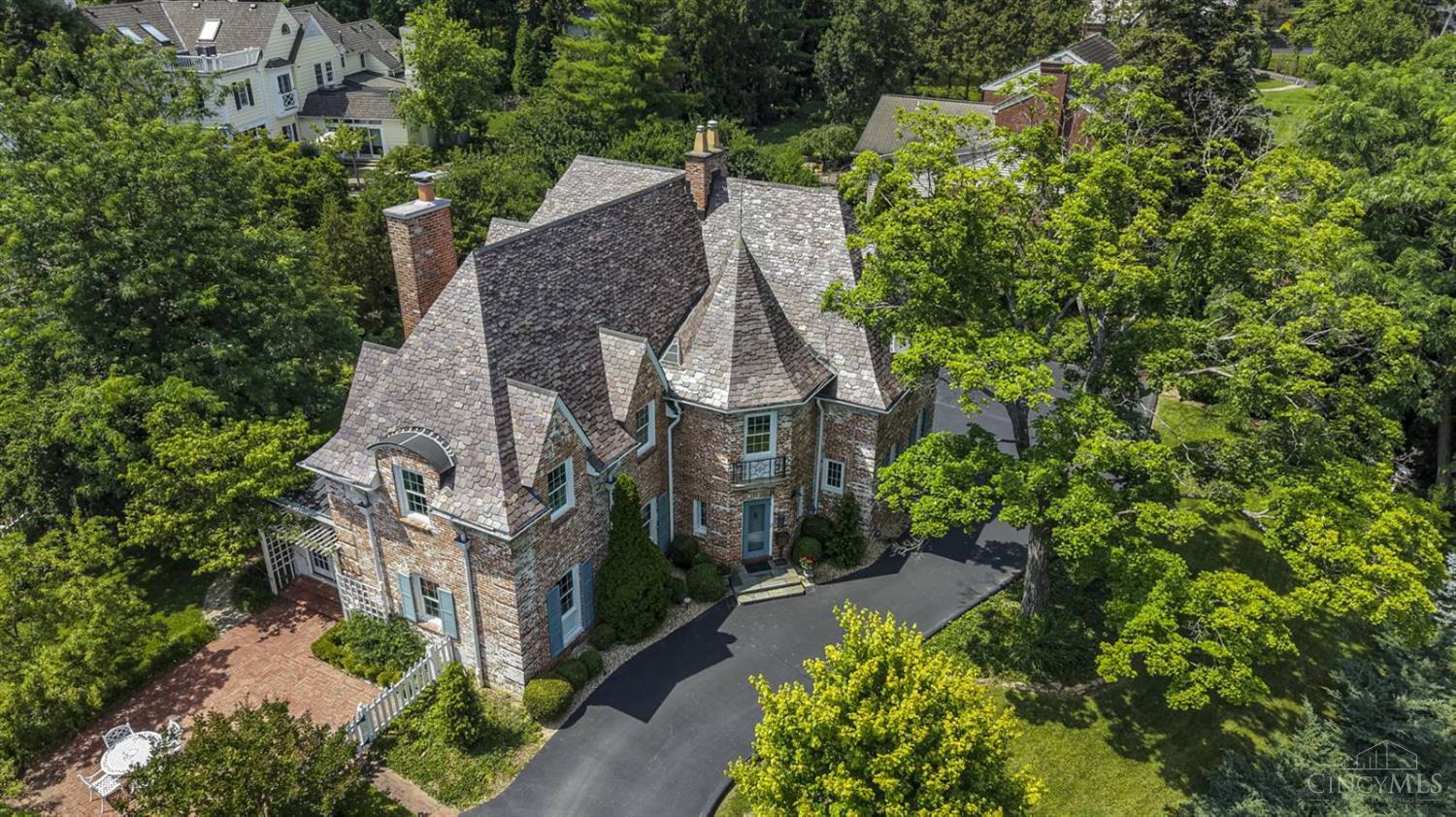 3rd image of 1075 Edwards Rd, Cincinnati, OH 45208 | MLS# 1888287
