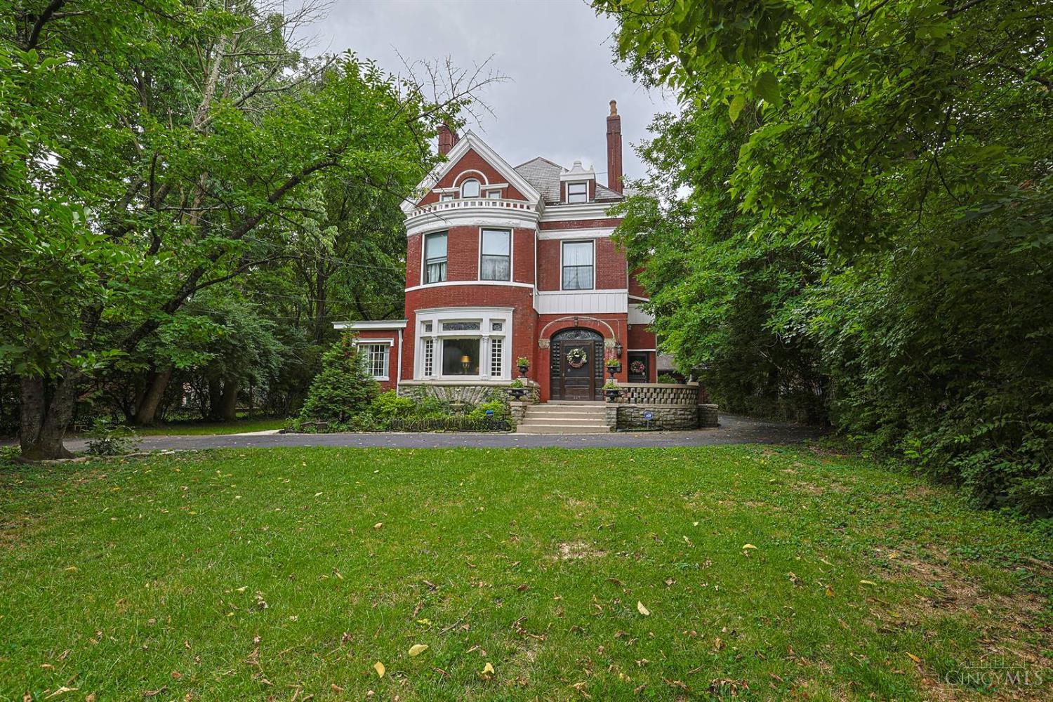 445 Ludlow Avenue
