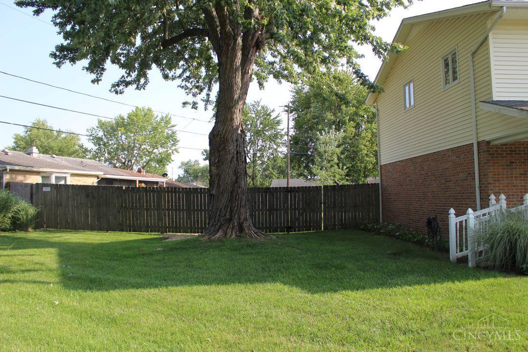 3rd image of 1060 Mayfair Dr, Wilmington, OH 45177 | MLS# 1888573