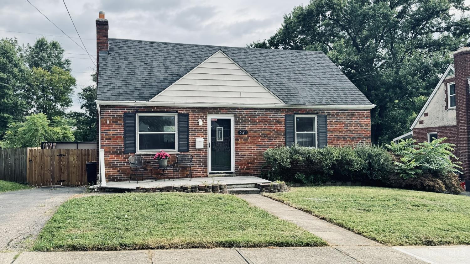 2nd image of 521 Maple Dr, Reading, OH 45215 | MLS# 1888430