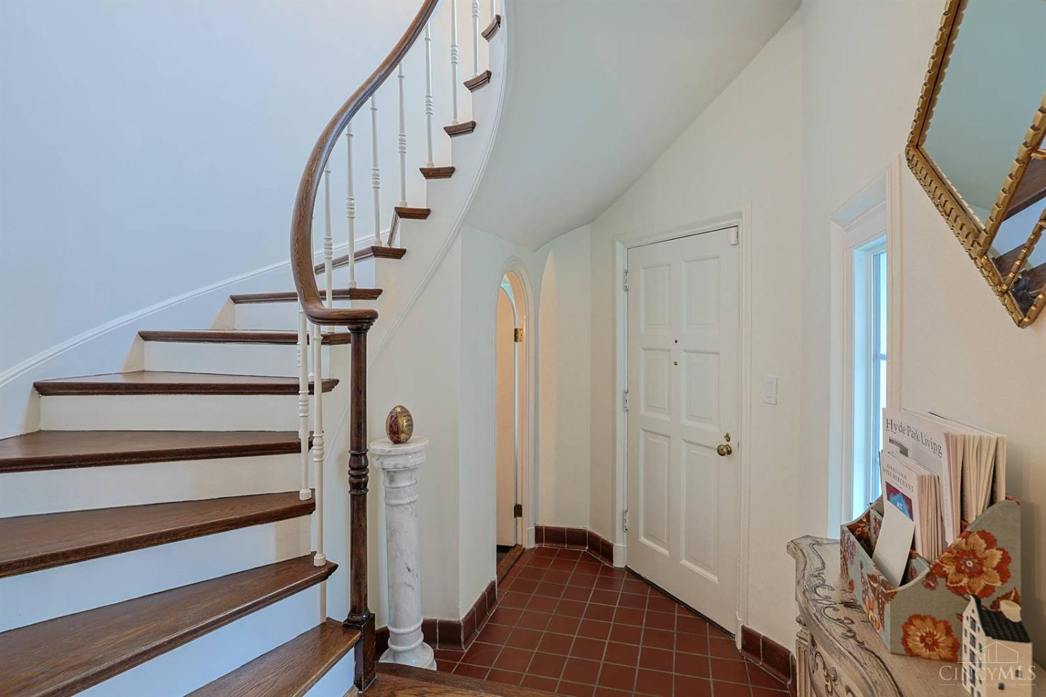 5th image of 1075 Edwards Rd, Cincinnati, OH 45208 | MLS# 1888287