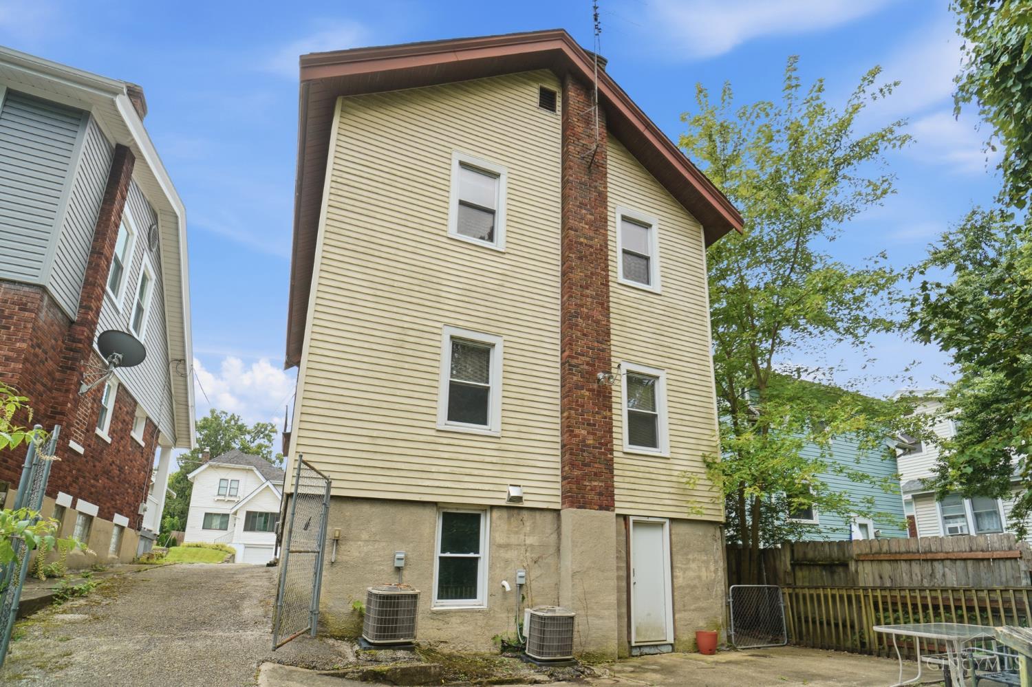 2416 Lysle Lane