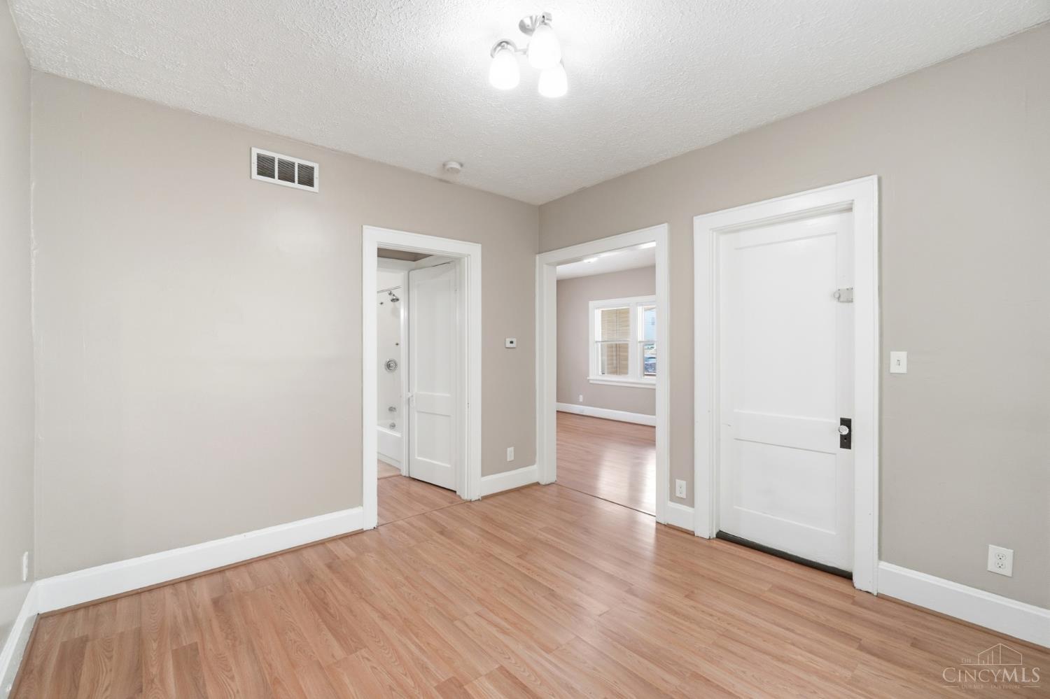 2416 Lysle Lane