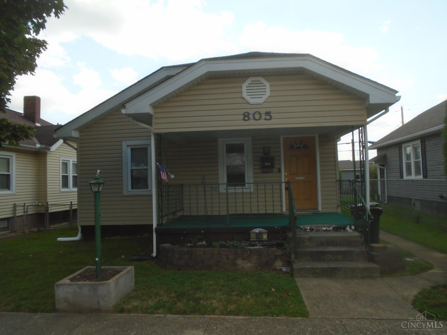 Photo 2 of Sale Pending at 805 Chase Ave, Hamilton, OH 45015 | MLS# 1888738 | Listing updated on 2026-10-05