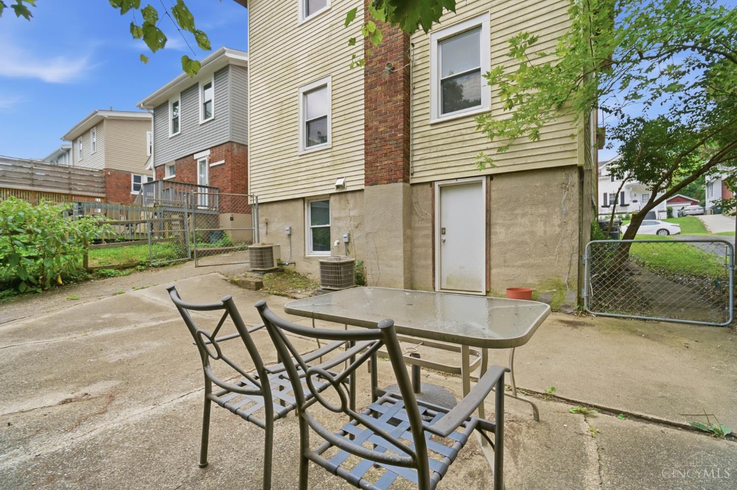 2416 Lysle Lane