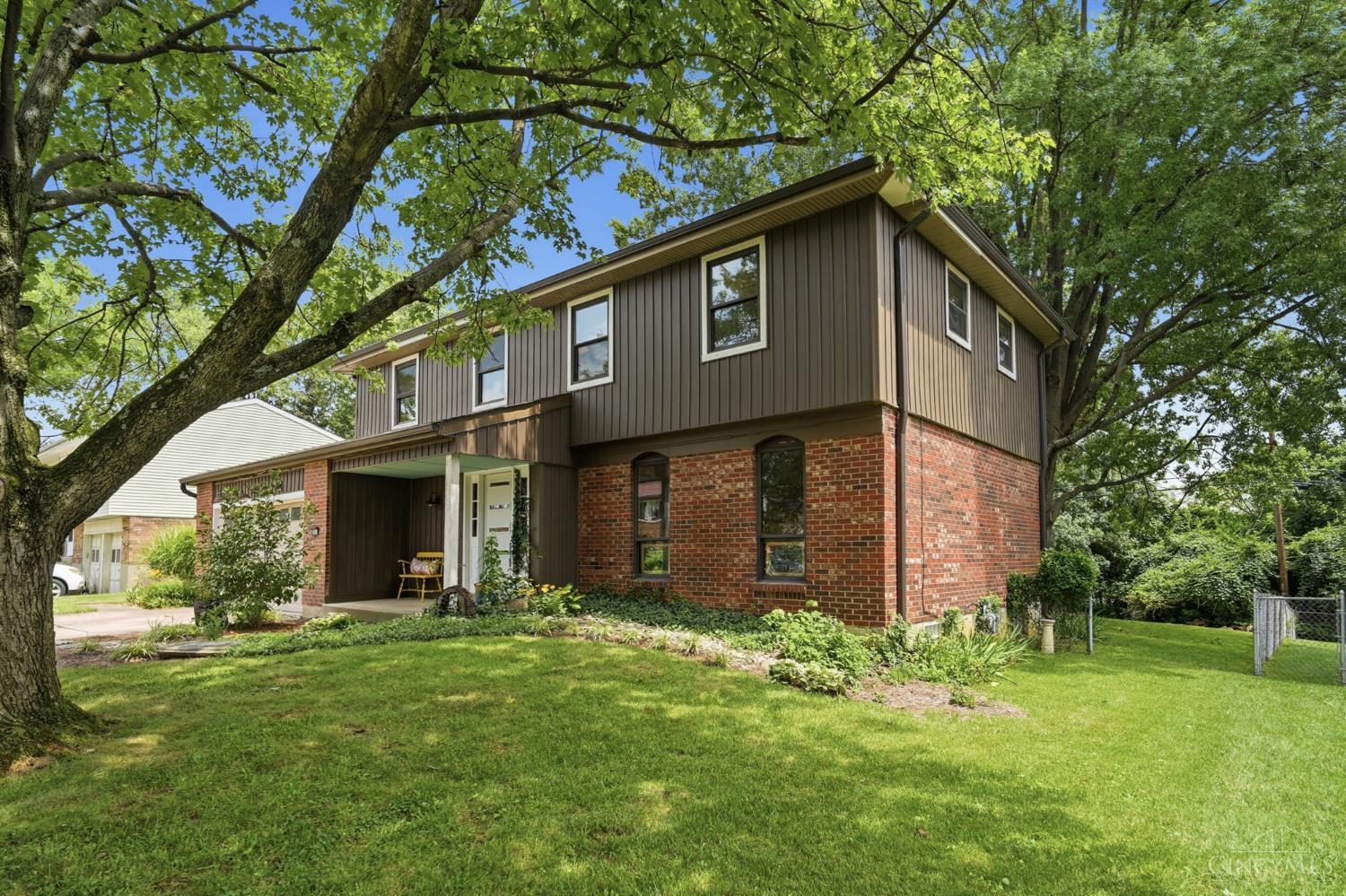 3rd image of 10816 Wengate Ln, Blue Ash, OH 45241 | MLS# 1888481