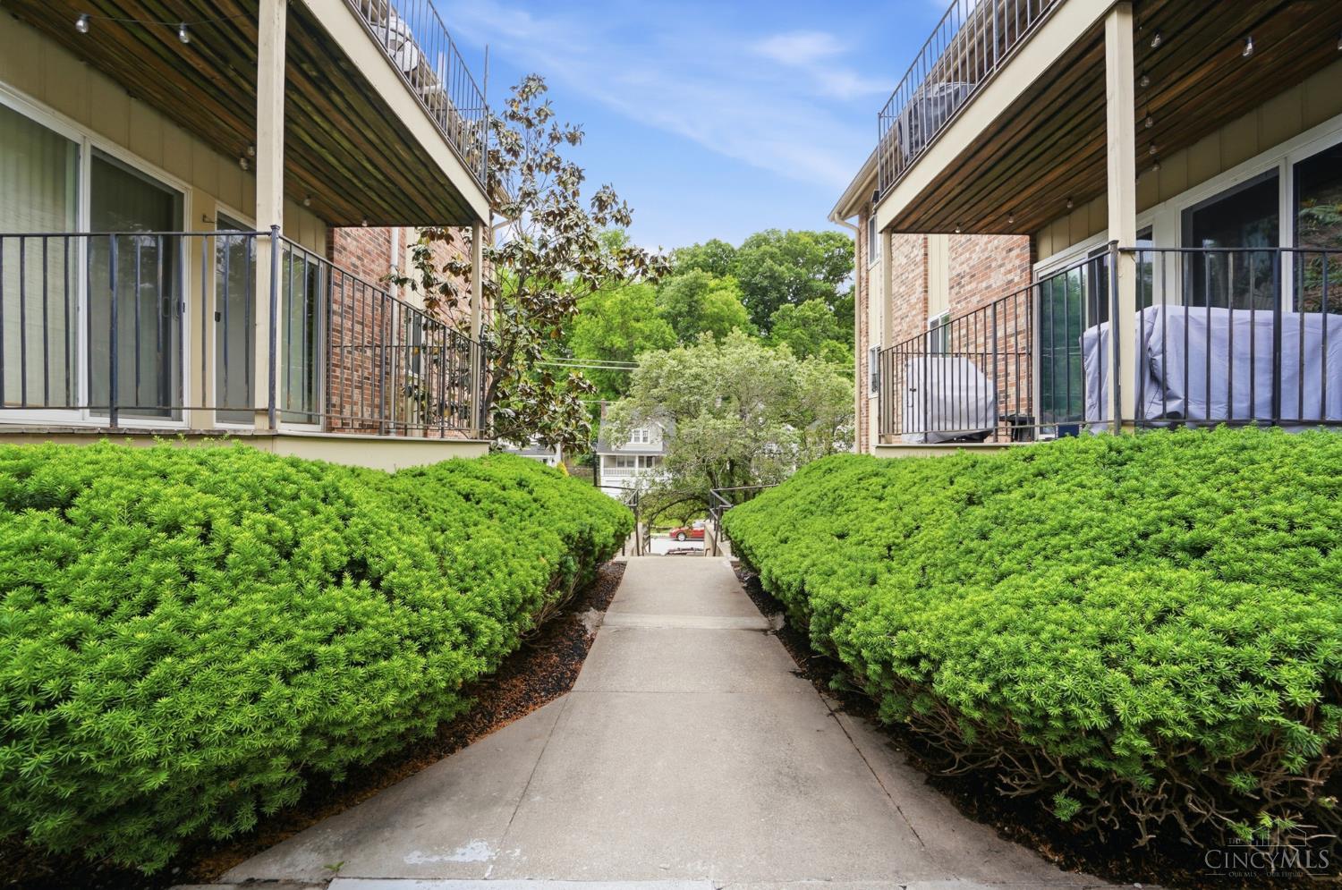 3rd image of 3069 Alpine, Cincinnati, OH 45208