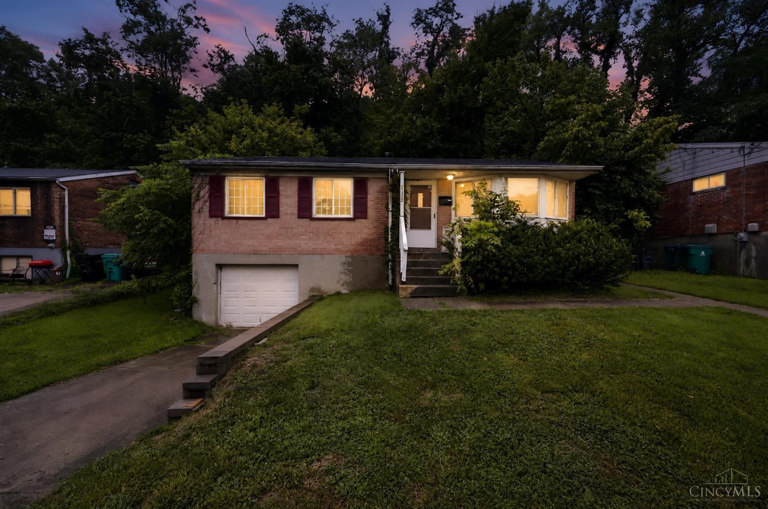 2129 St Leo Place, Cincinnati, OH, 45211 — photo 2