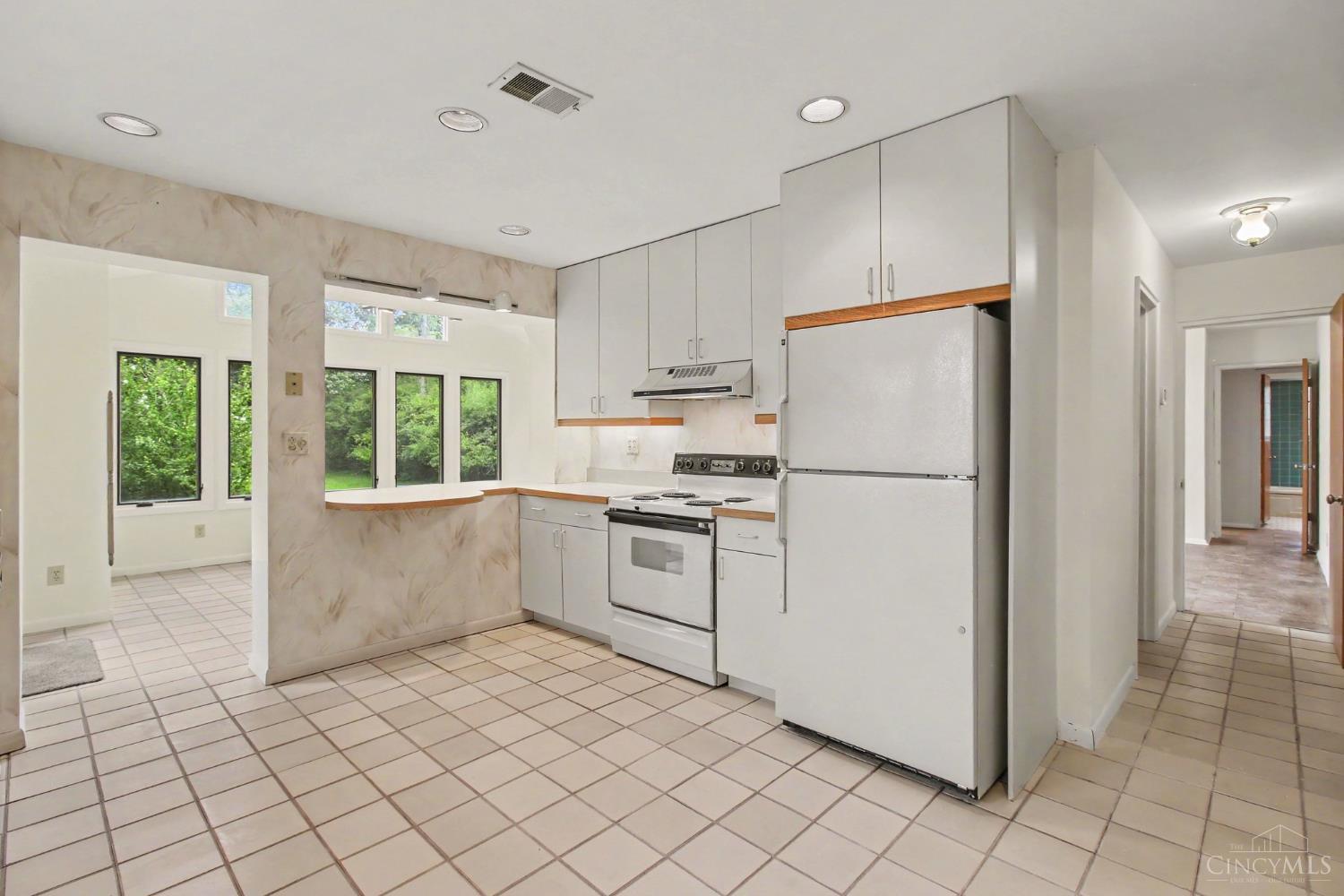 8590 Lynnehaven Drive, Amberley, OH, 45236