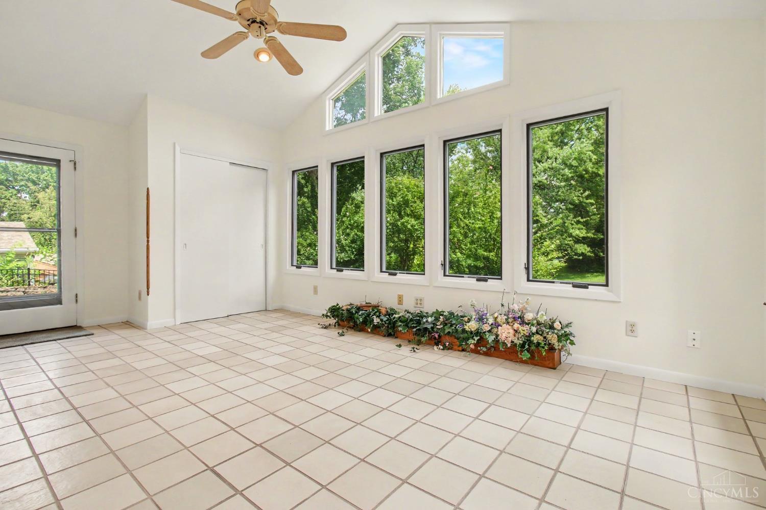 8590 Lynnehaven Drive, Amberley, OH, 45236