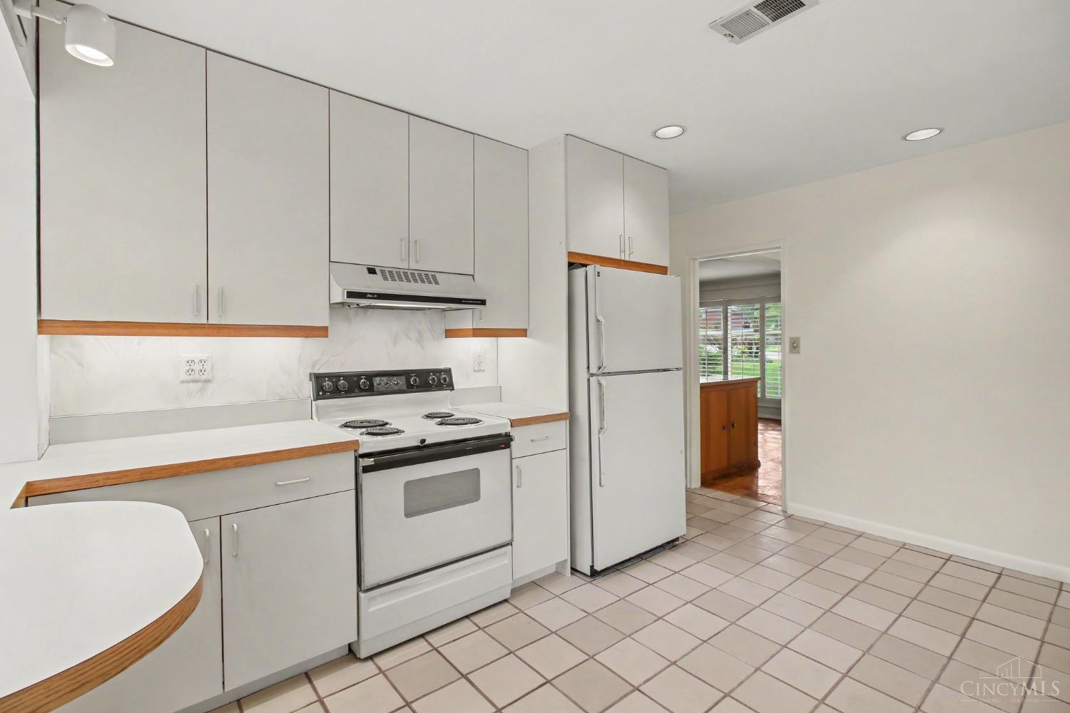 8590 Lynnehaven Drive, Amberley, OH, 45236