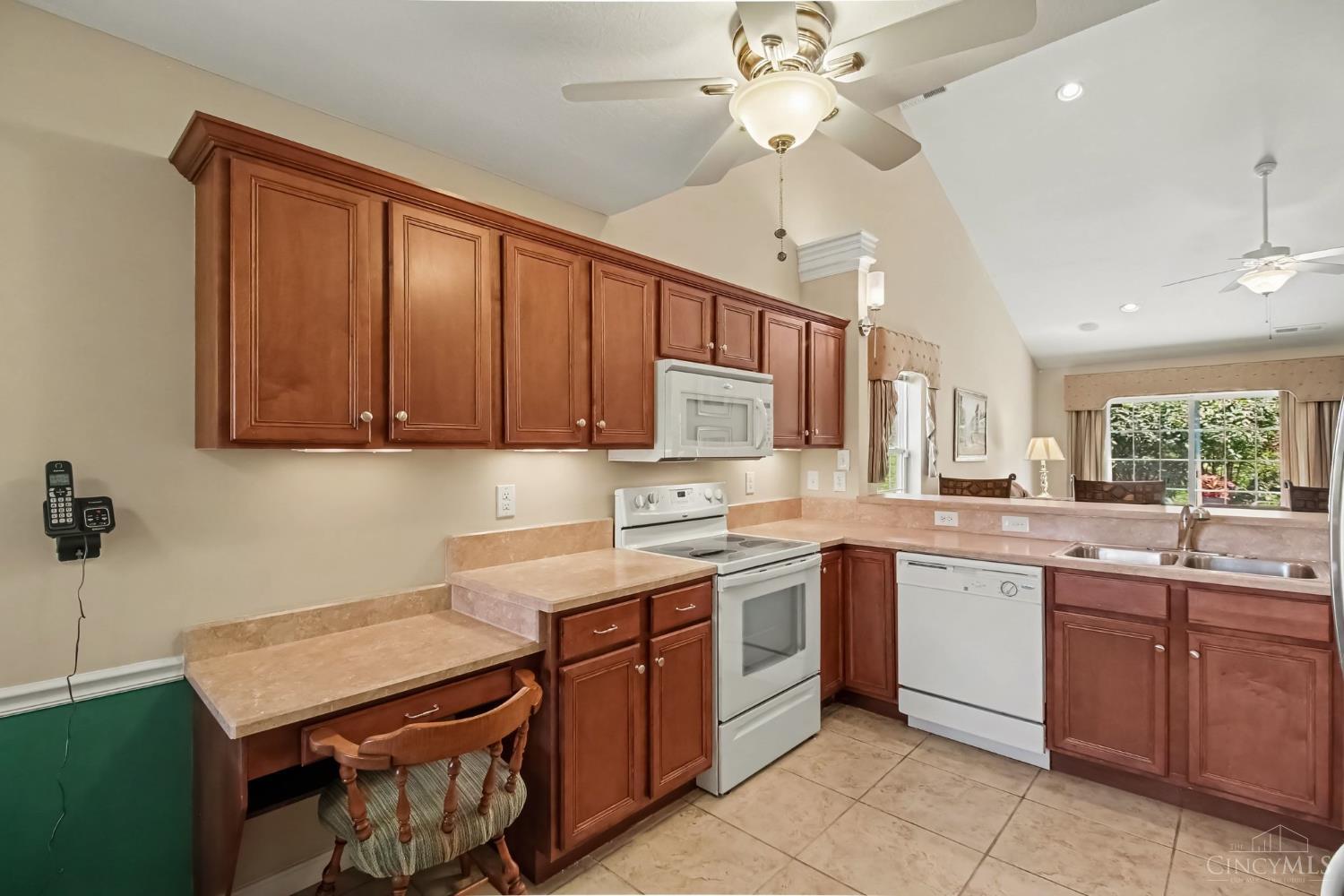 Photo 3 of Townhouse for sale at 6976 Aspen Point Ct, Green Twp, OH 45247 | MLS# 1889484 | Listing updated on 2026-09-23