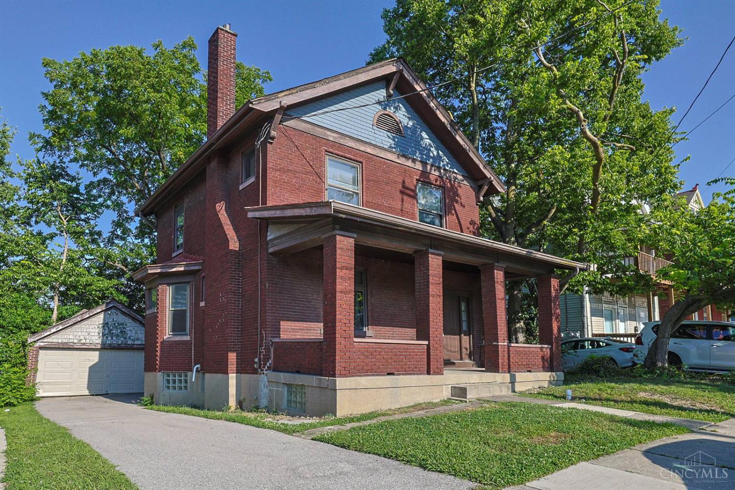 2555 Fairview Avenue