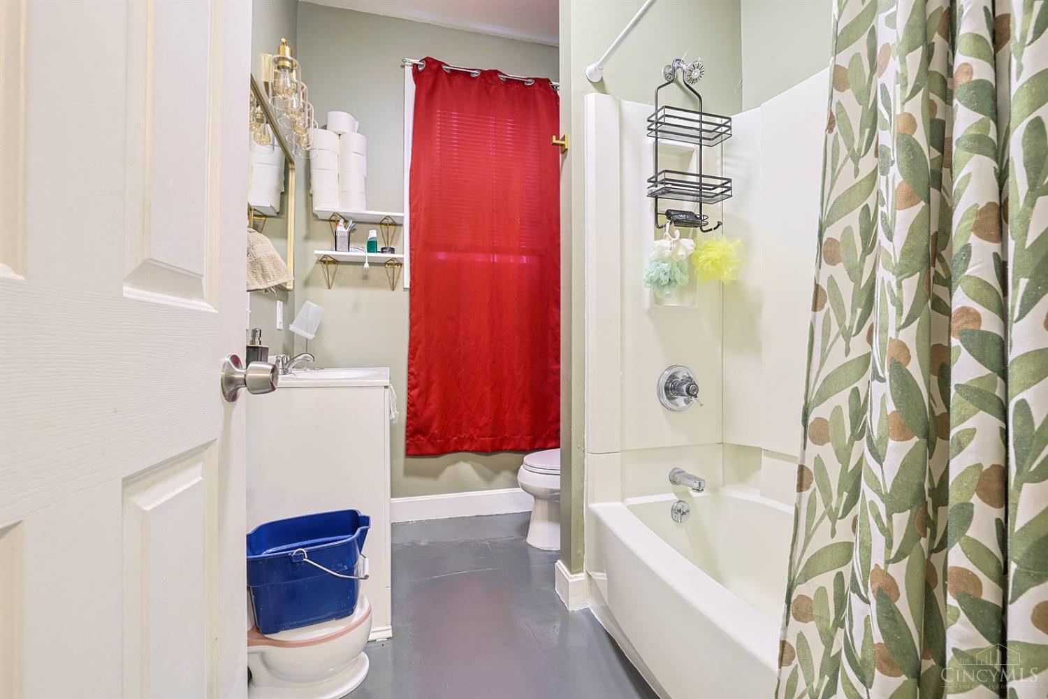 2nd image of 830 Harris Ave, Cincinnati, OH 45205