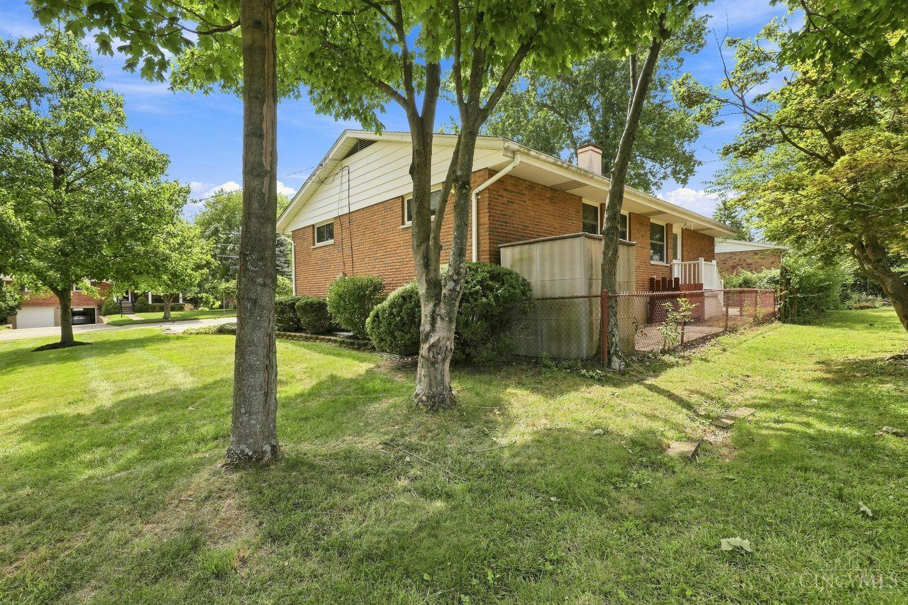 40th image of 8771 Brittany Dr, Blue Ash, OH 45242 | MLS# 1889599