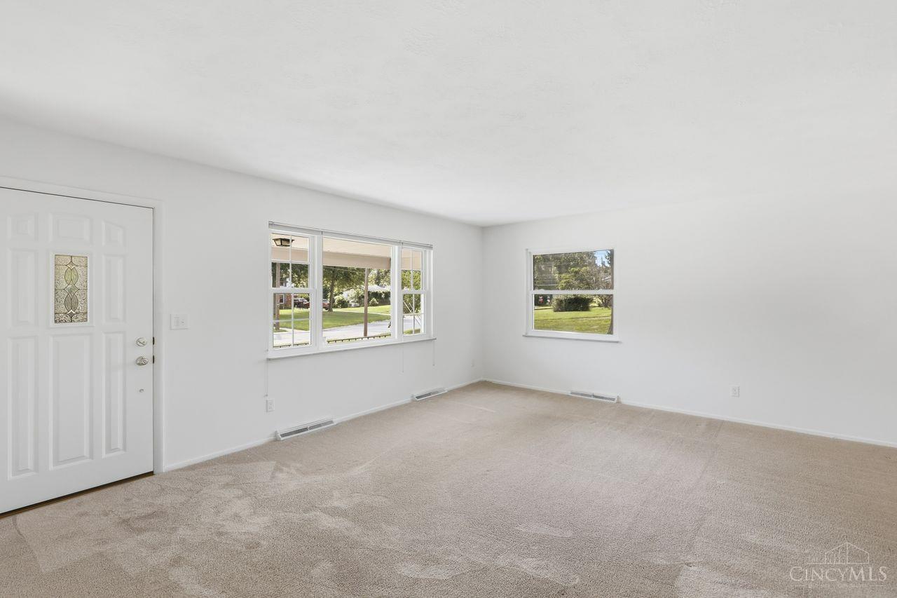 5th image of 8771 Brittany Dr, Blue Ash, OH 45242 | MLS# 1889599