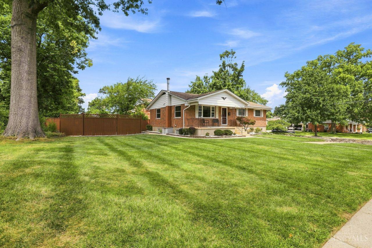3rd image of 8771 Brittany Dr, Blue Ash, OH 45242 | MLS# 1889599