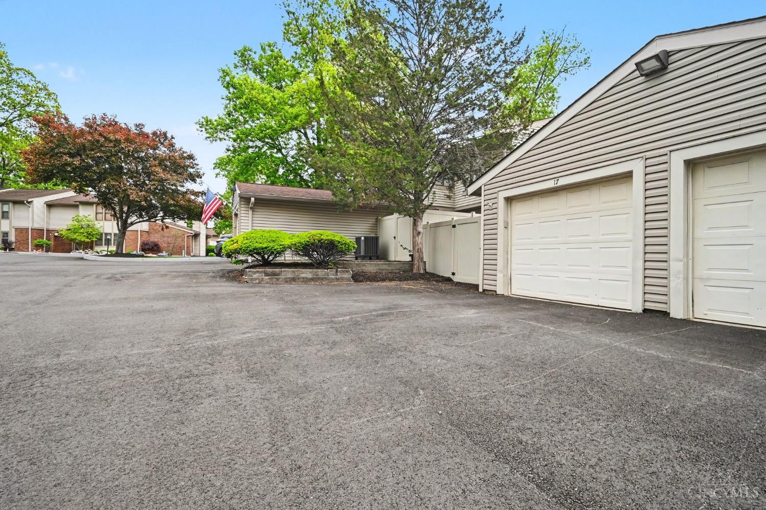 4th image of 17 Woodview Ct, Cincinnati, OH 45246 | MLS# 1889649