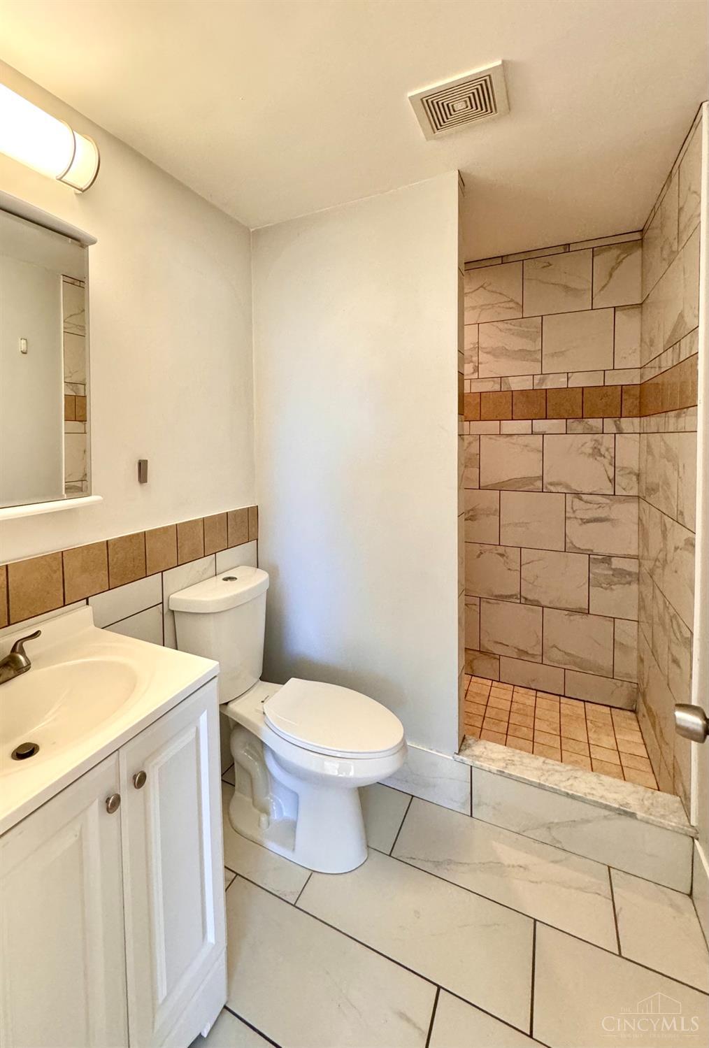 2nd image of 226 Clifton, Cincinnati, OH 45202