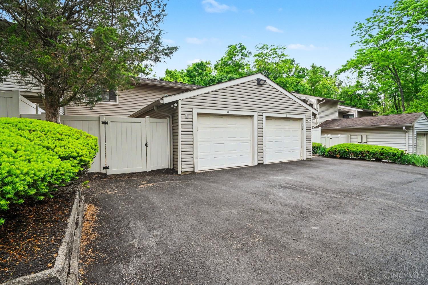 2nd image of 17 Woodview Ct, Cincinnati, OH 45246 | MLS# 1889649