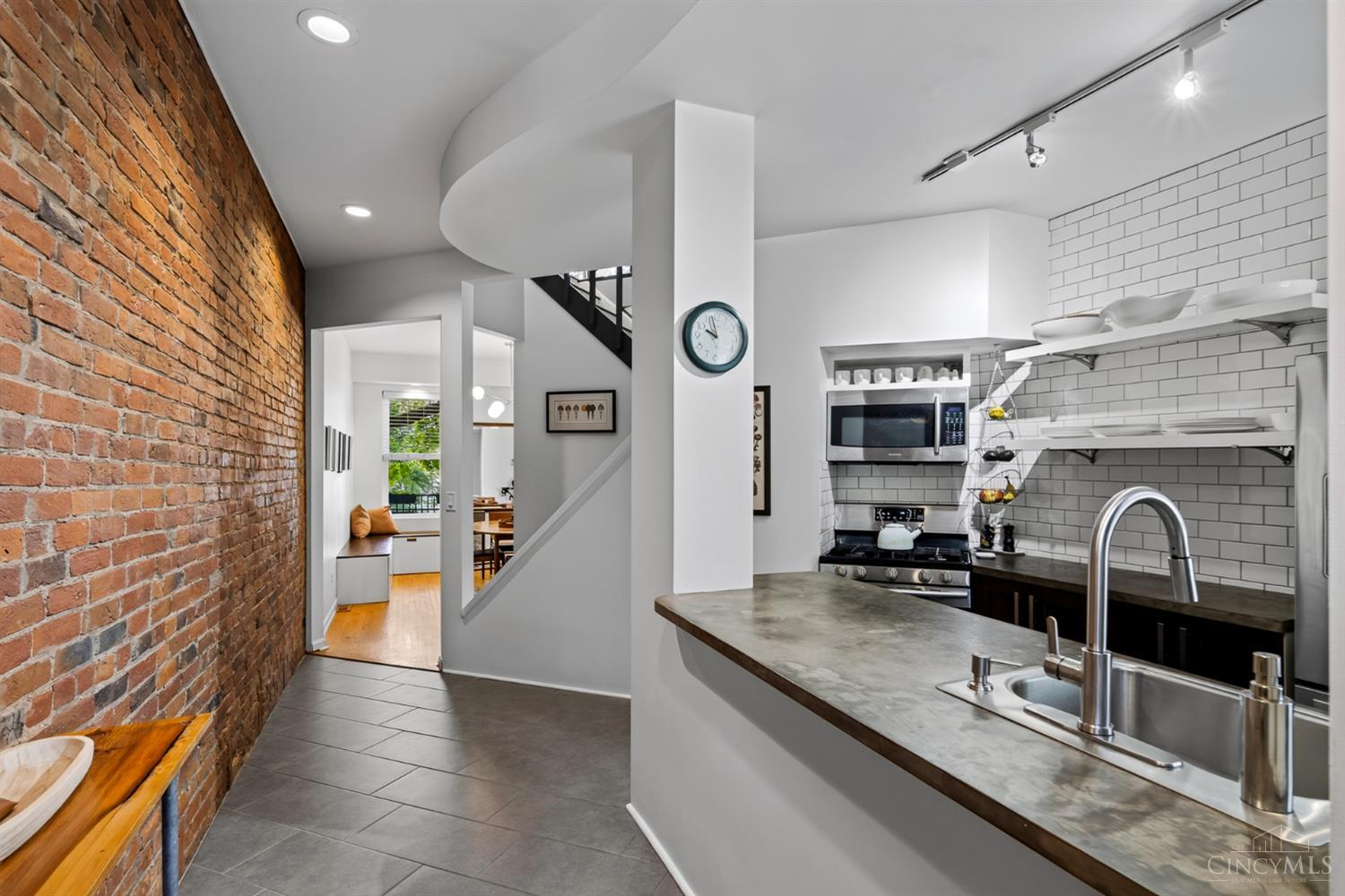 4th image of 331 Milton St, Cincinnati, OH 45202 | MLS# 1882465