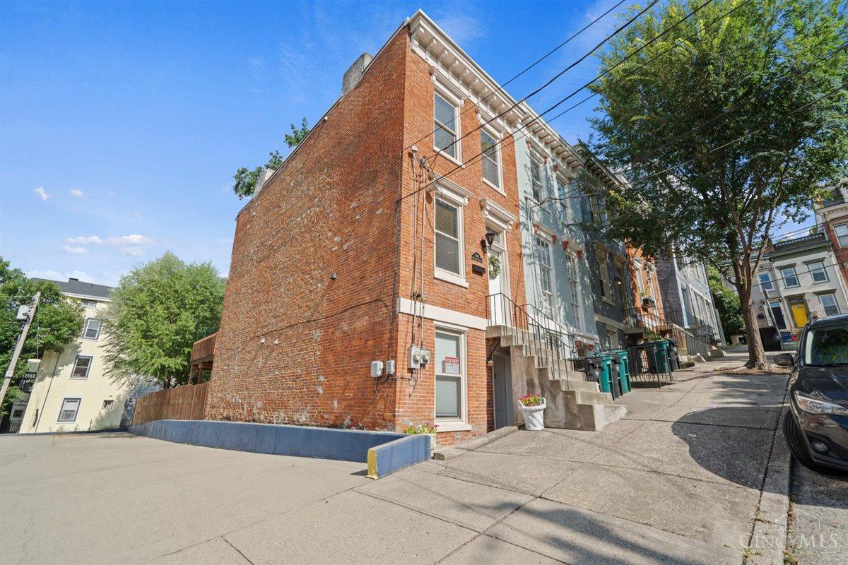2nd image of 1619 Mansfield St, Cincinnati, OH 45202 | MLS# 1889595