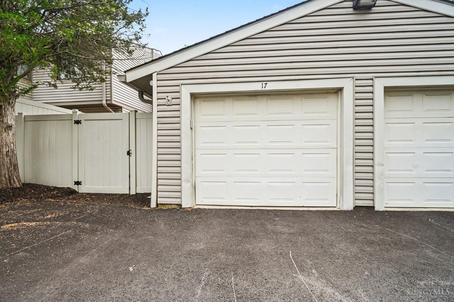 3rd image of 17 Woodview Ct, Cincinnati, OH 45246 | MLS# 1889649