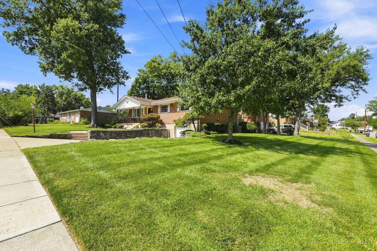 4th image of 8771 Brittany Dr, Blue Ash, OH 45242 | MLS# 1889599