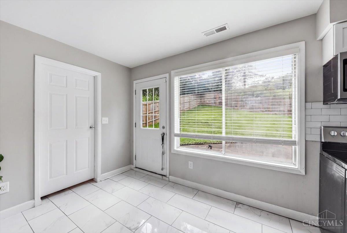 2343 Fairgreen Drive, Green Twp, OH, 45238 — photo 7