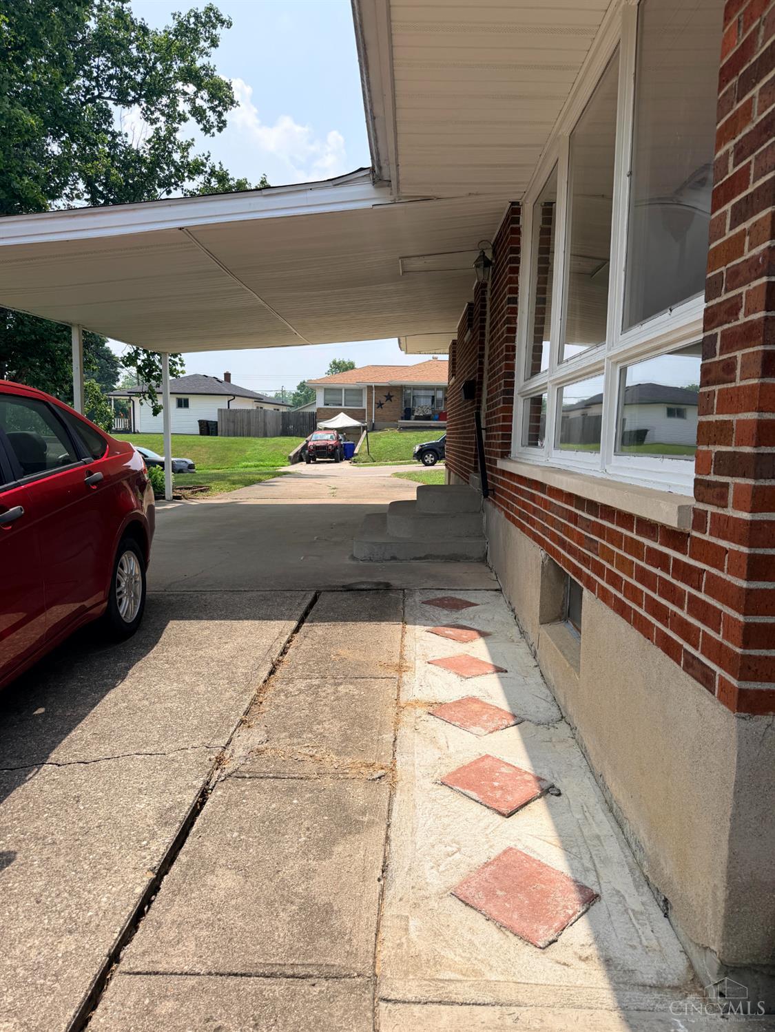 2nd image of 1194 Briarwood Dr, Hamilton, OH 45013 | MLS# 1887142