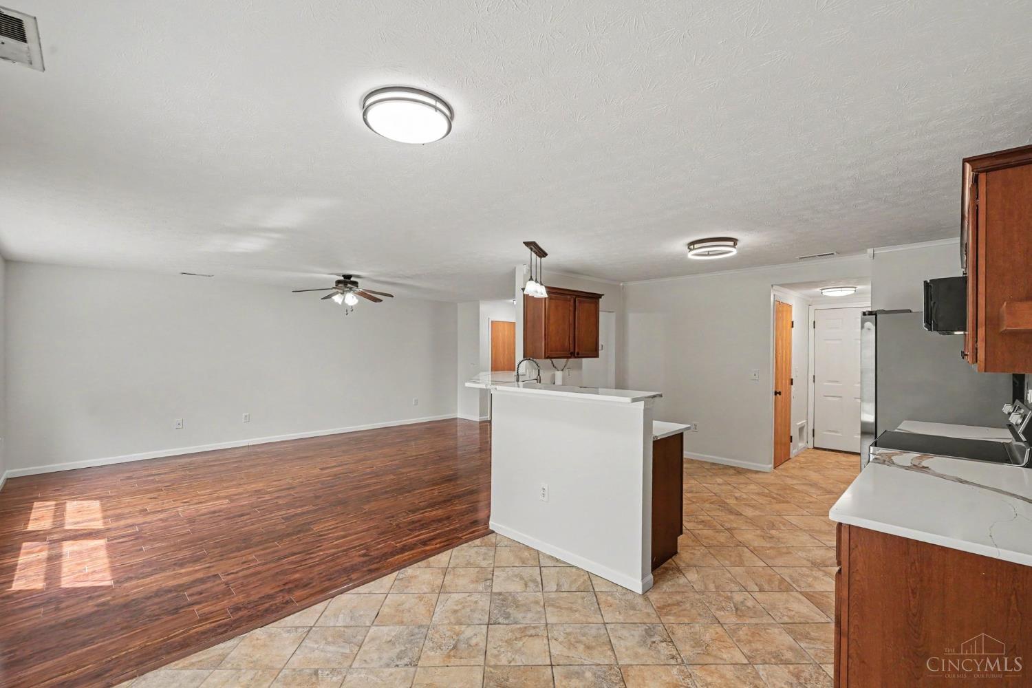 357 Hartford Court, Hamilton Twp, OH, 45039 — photo 9