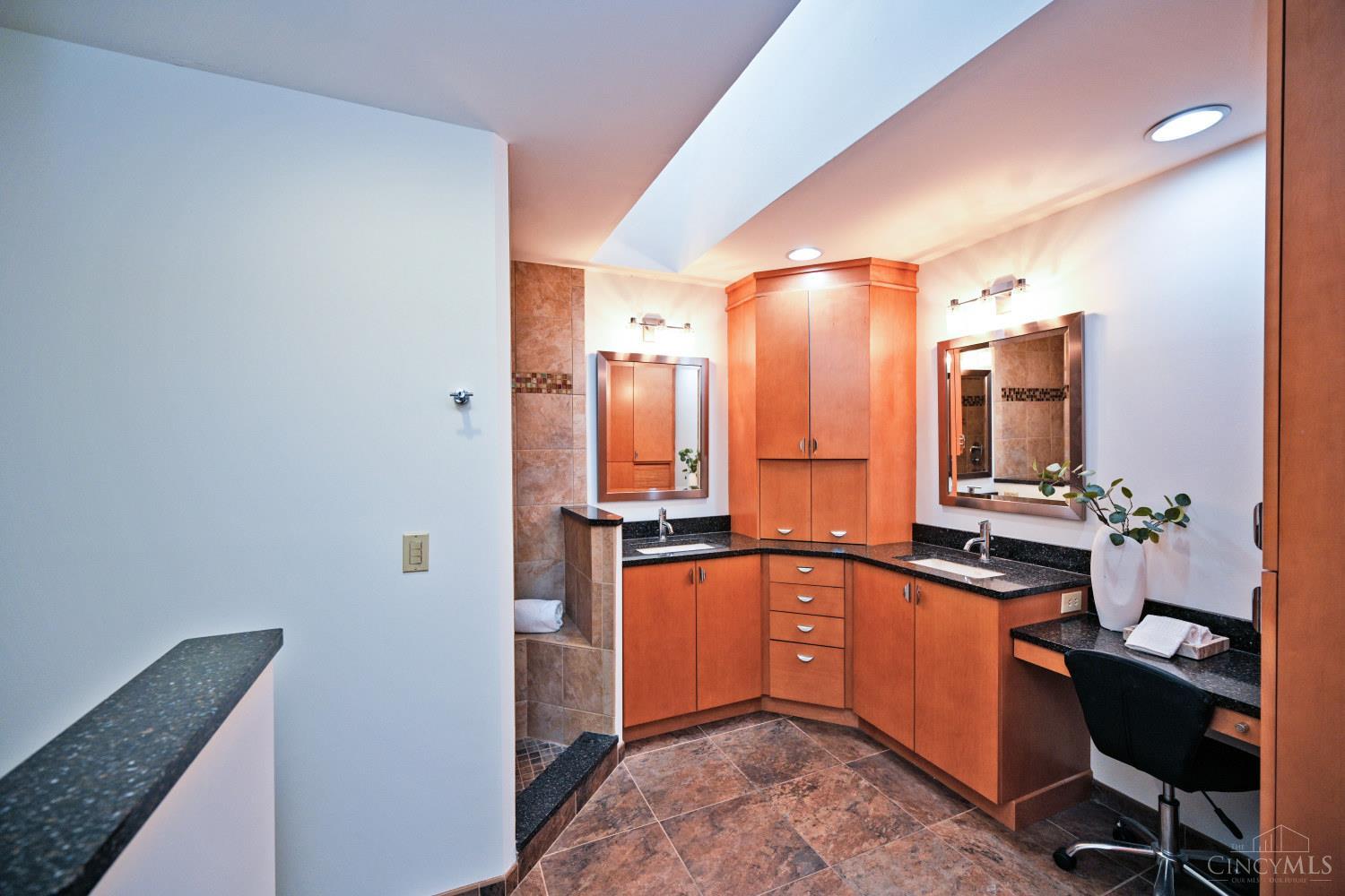 681 Totten Way, Cincinnati, OH, 45226 — photo 32