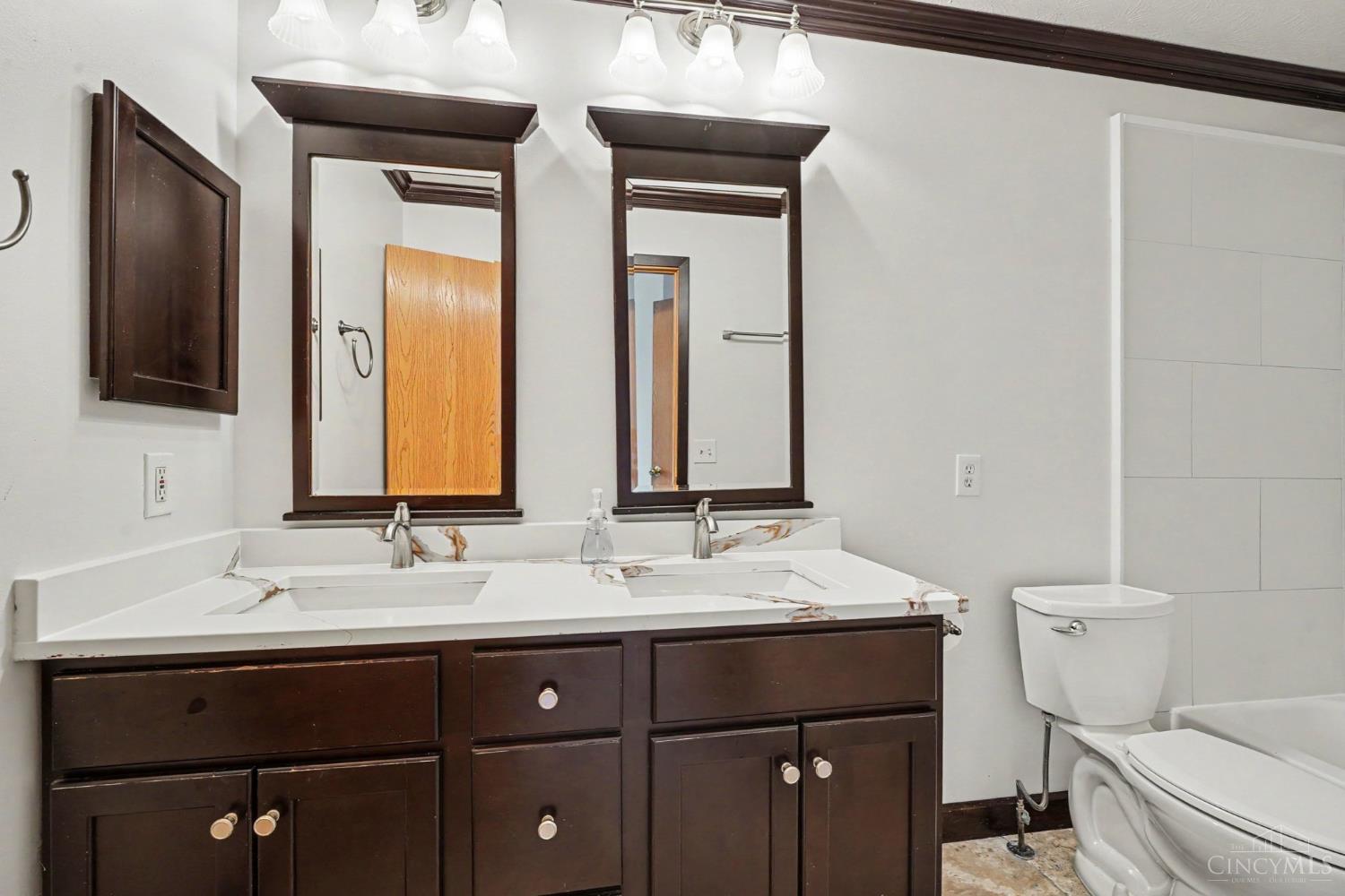 357 Hartford Court, Hamilton Twp, OH, 45039 — photo 17