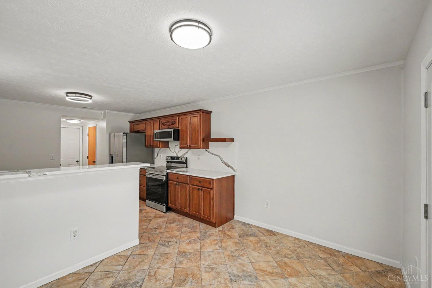 357 Hartford Court, Hamilton Twp, OH, 45039 — photo 8