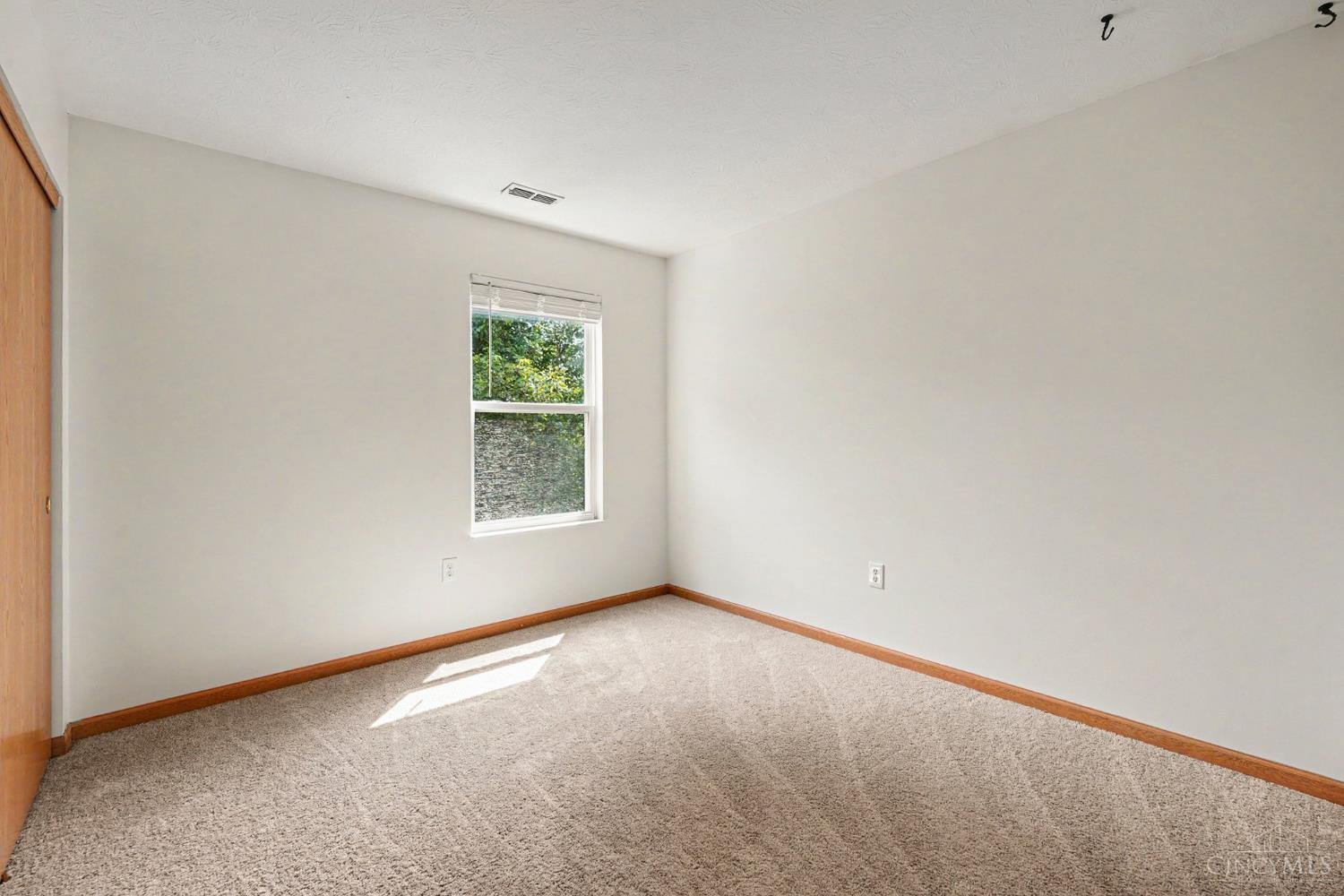 357 Hartford Court, Hamilton Twp, OH, 45039 — photo 18