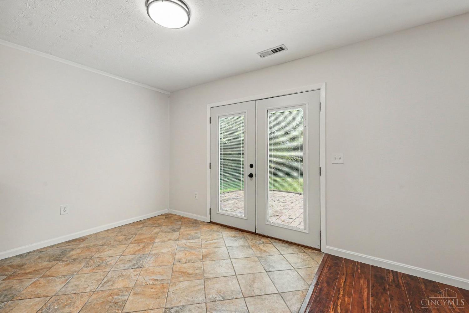 357 Hartford Court, Hamilton Twp, OH, 45039 — photo 13