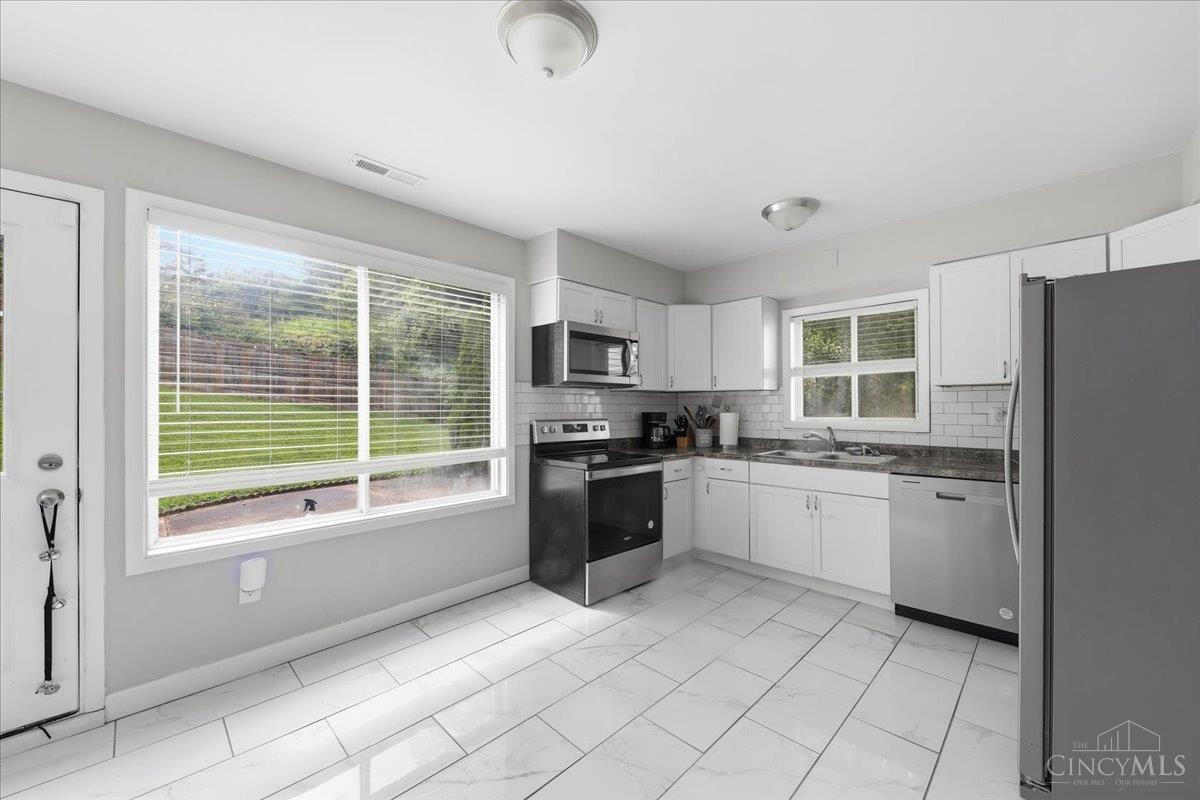 5th image of 2343 Fairgreen Dr, Green Twp, OH 45238 | MLS# 1889867