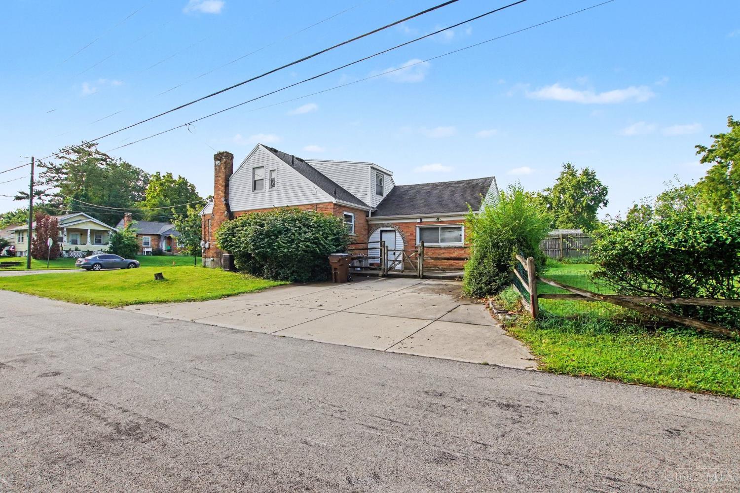 3rd image of 8317 Lake Ave, Sycamore Twp, OH 45236 | MLS# 1889876