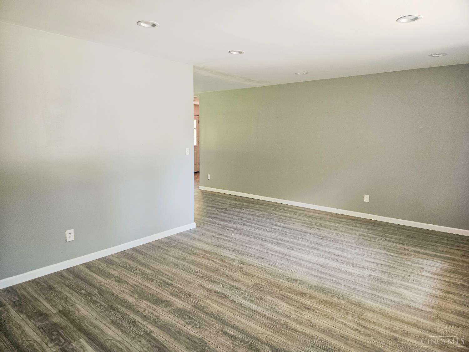 5th image of 579 W Kemper Rd, Springdale, OH 45246 | MLS# 1889392