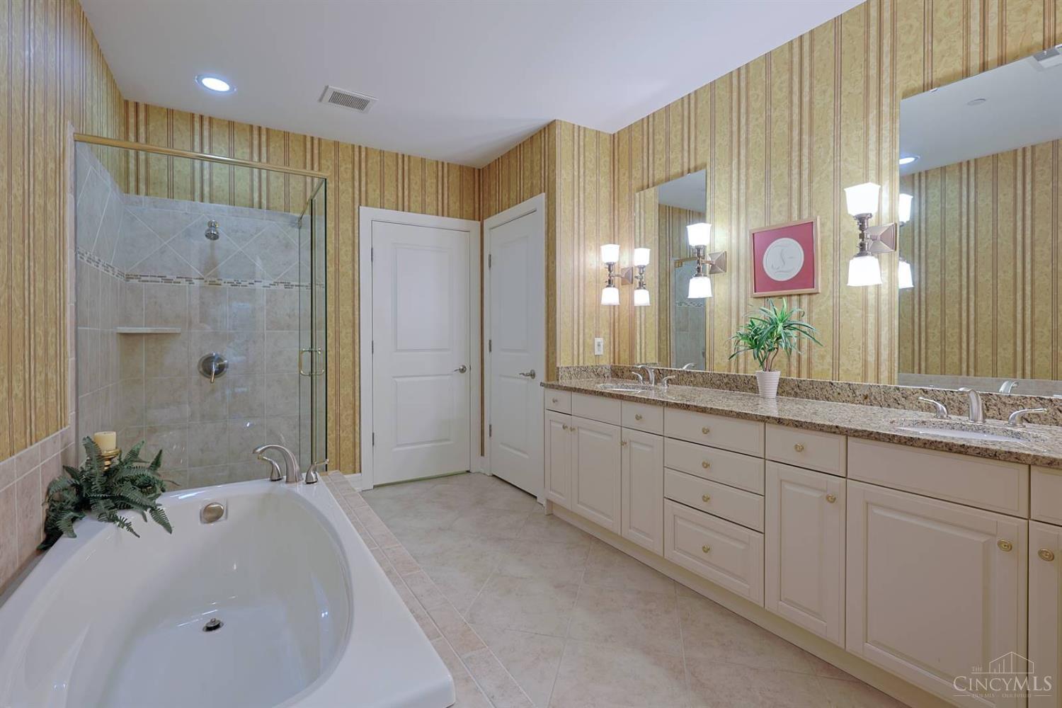 3942 Miami Road #203, Mariemont, OH, 45227 — photo 23