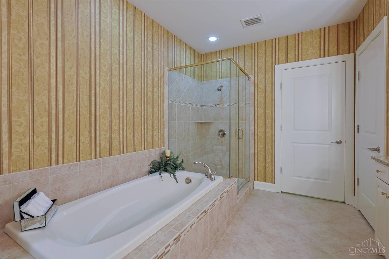 3942 Miami Road #203, Mariemont, OH, 45227 — photo 24