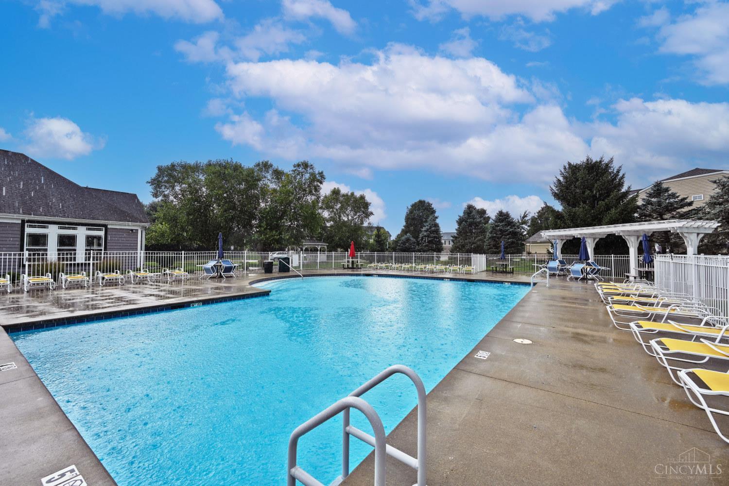 2nd image of 471 Heritage Sq, Harrison, OH 45030