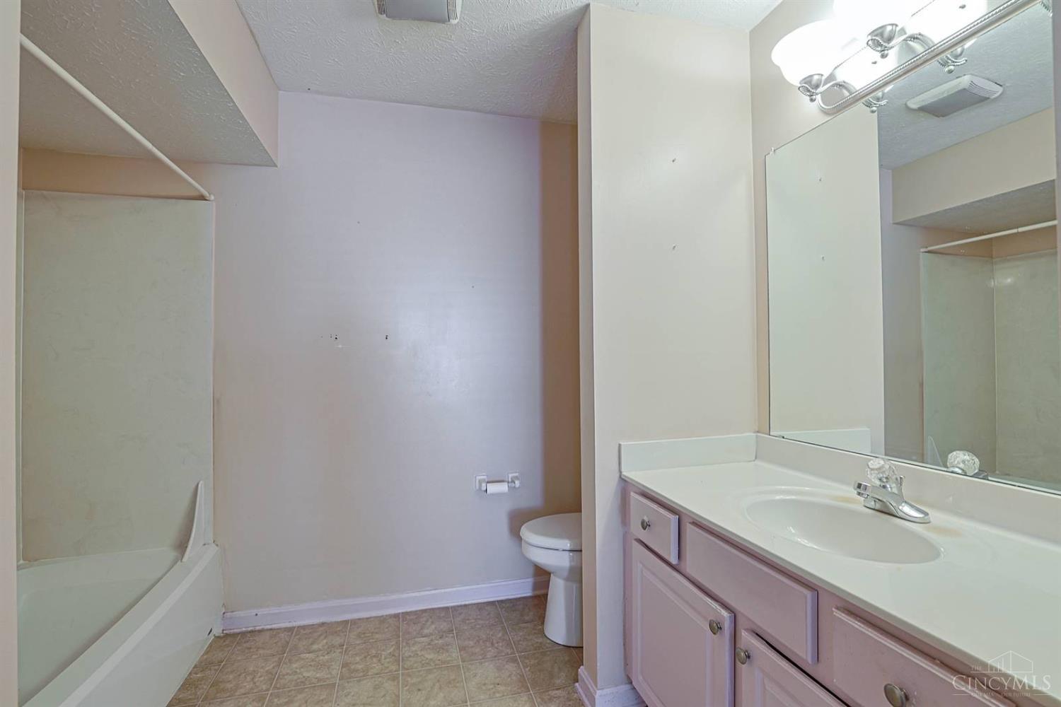 10555 Montgomery Road #35, Montgomery, OH, 45242 — photo 11