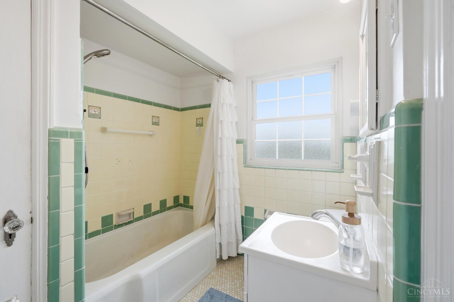 3201 Grischy Lane, Cincinnati, OH, 45208 — photo 23
