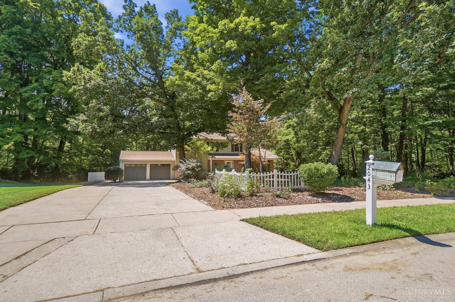 2043 Greenpine Drive, Springfield Twp., OH, 45231 — photo 2