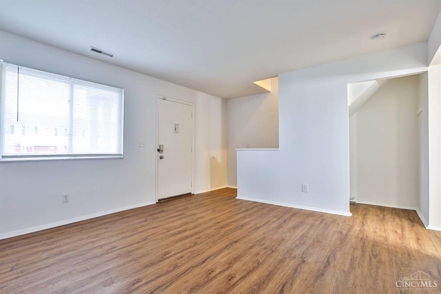 2nd image of 1556 Meredith Dr #1, Springfield Twp., OH 45231 | MLS# 1890128