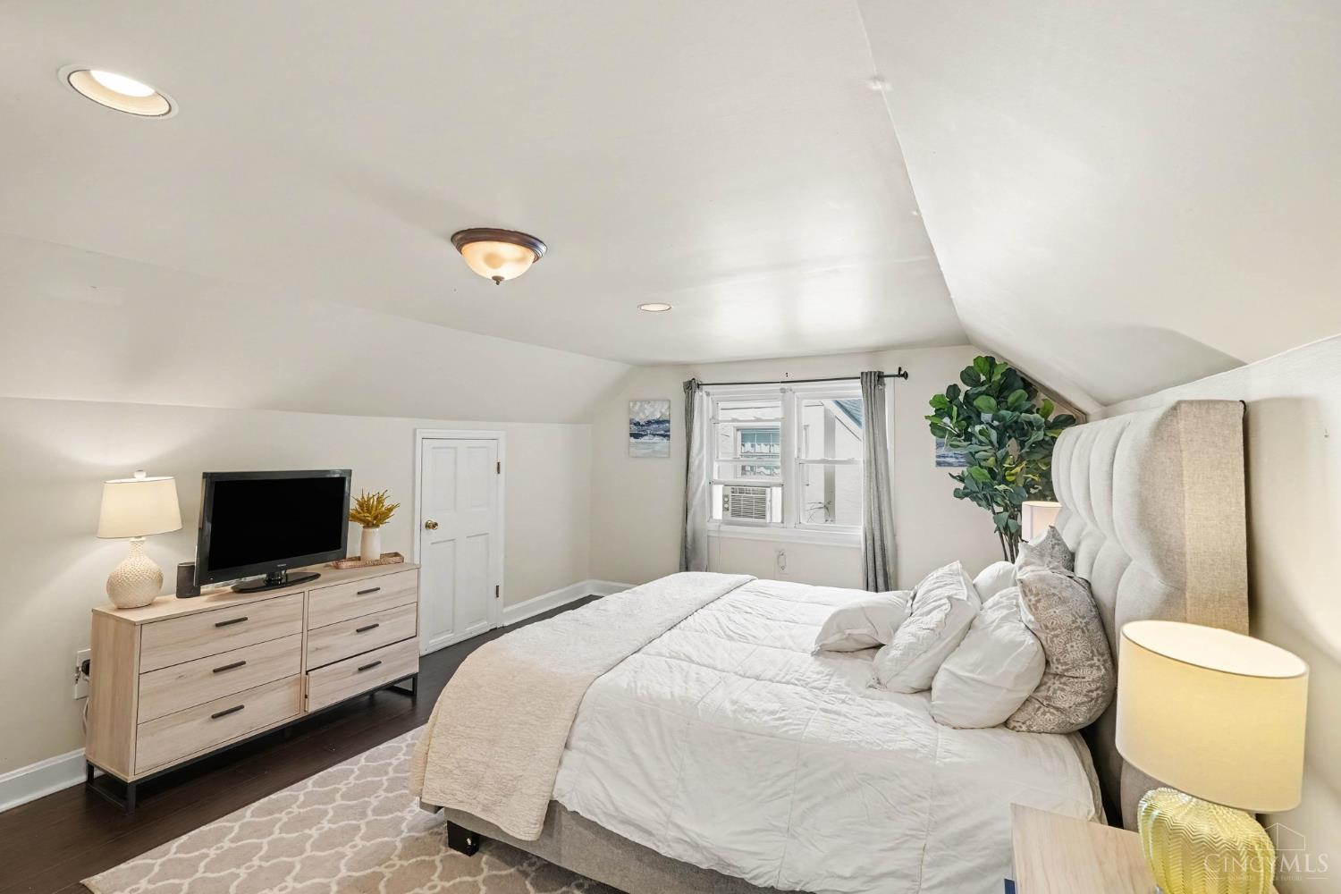 6301 Cambridge Avenue, Cincinnati, OH, 45230