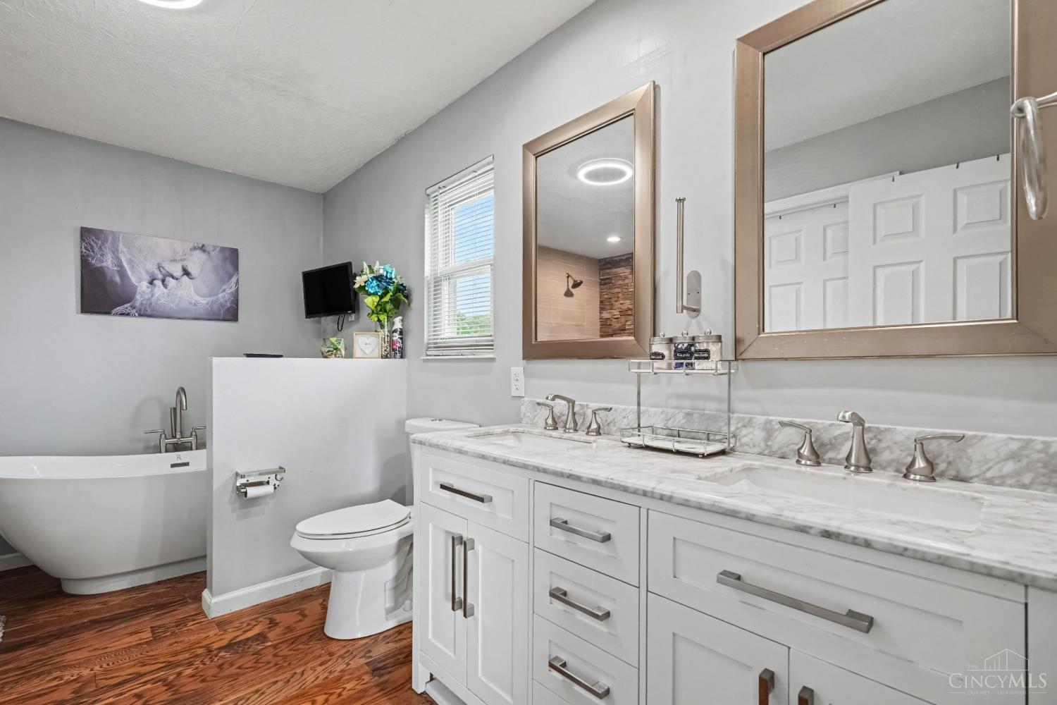 Photo 4 of Single family home for sale at 2004 Crest Rd, Forest Park, OH 45240 | MLS# 1889924 | Listing updated on 2026-09-17