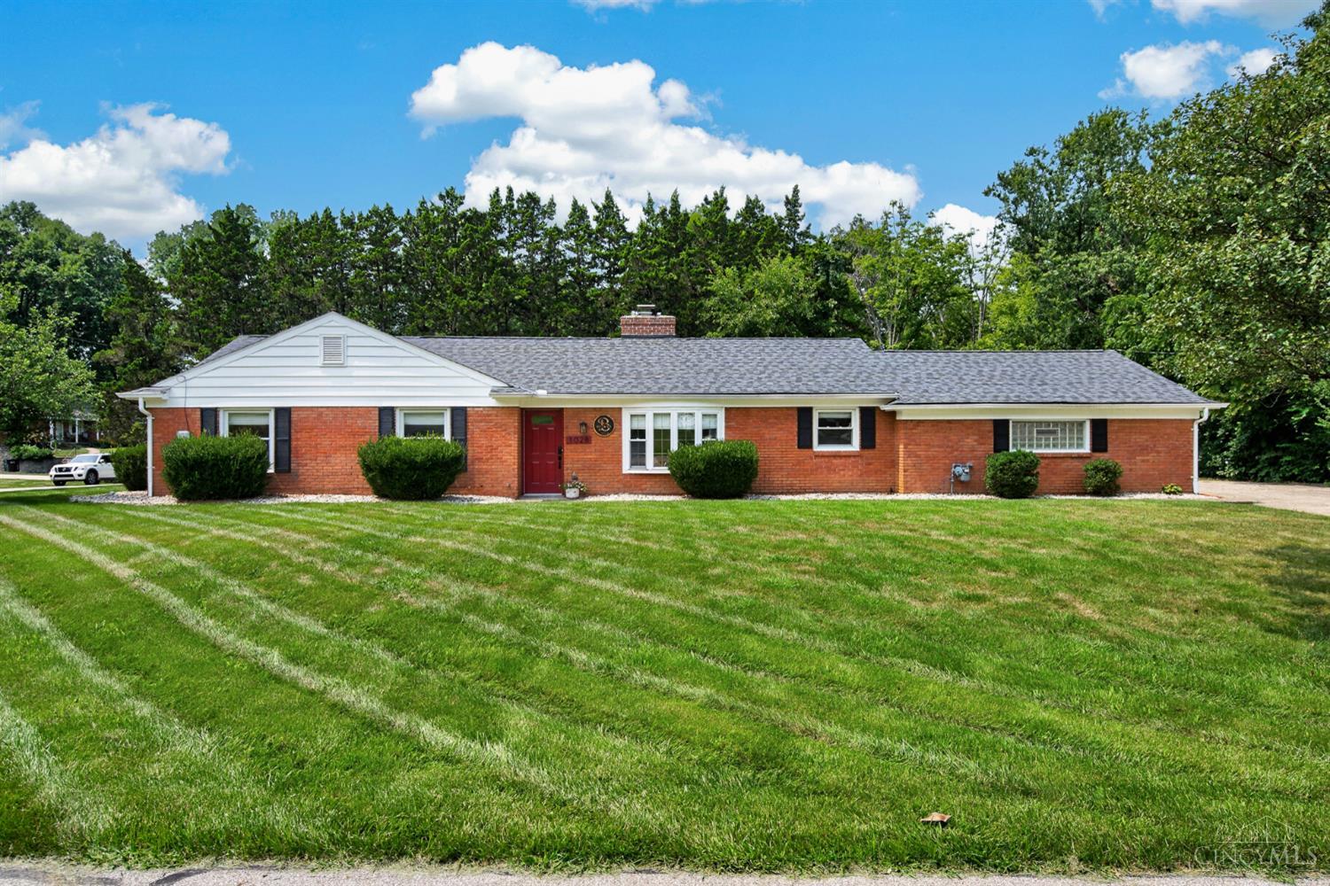 1st image of 1028 Newcastle Dr, Springfield Twp., OH 45231 | MLS# 1889706