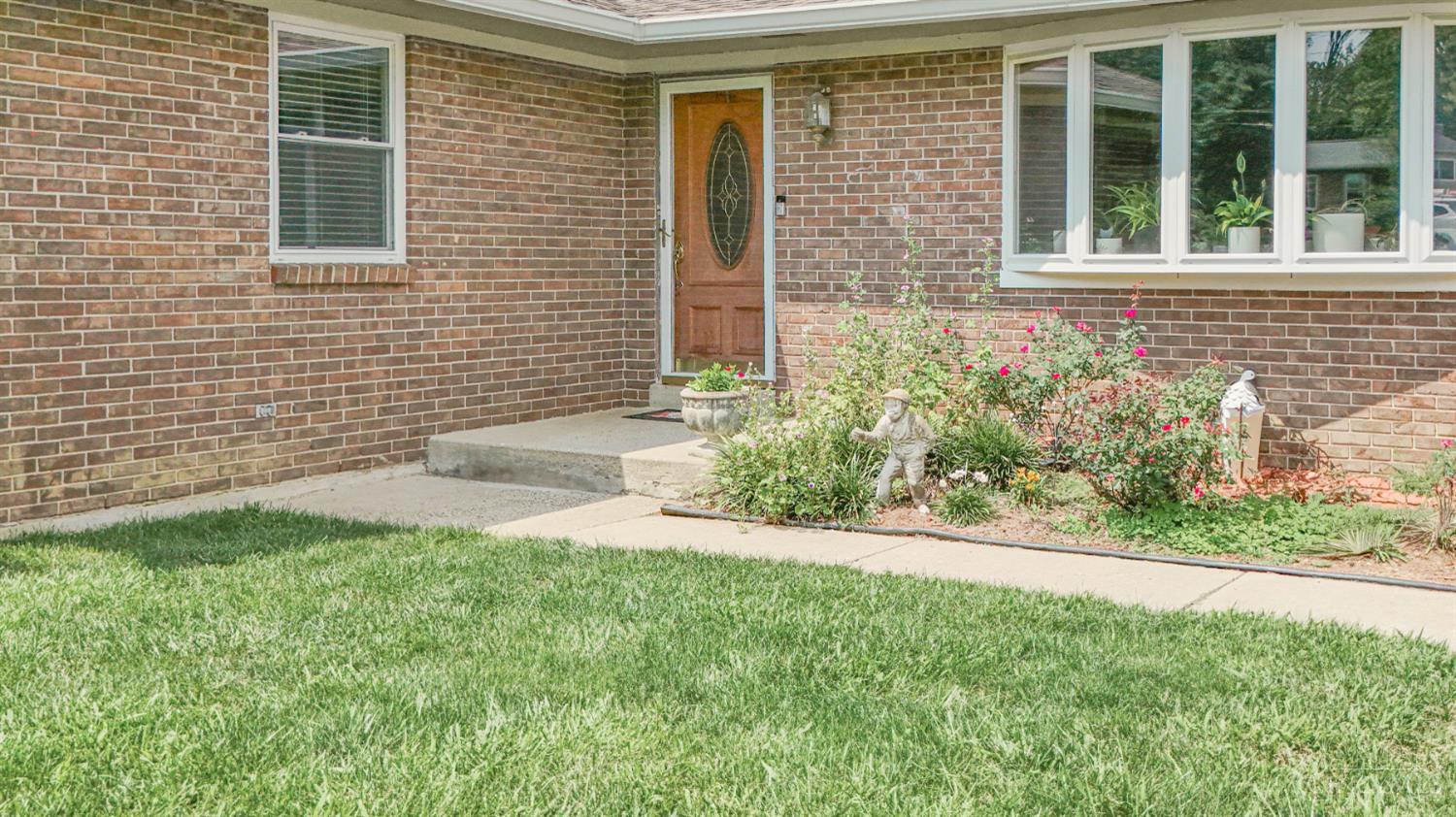 Photo 2 of Sale Pending at 302 Apache Trl, Loveland, OH 45140 | MLS# 1889535 | Listing updated on 2026-09-13